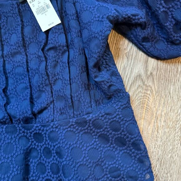 NWT- express cropped peasant top - navy size large - Picture 4 of 5